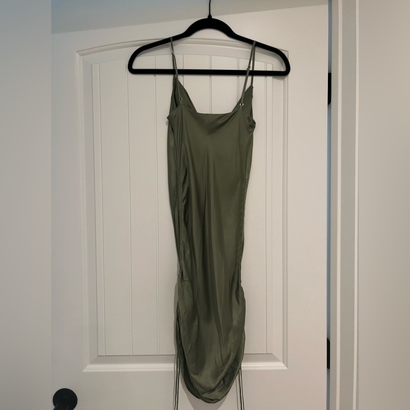 Aritzia | Wilfred - Mini Slip Dress in Green - Picture 3 of 4